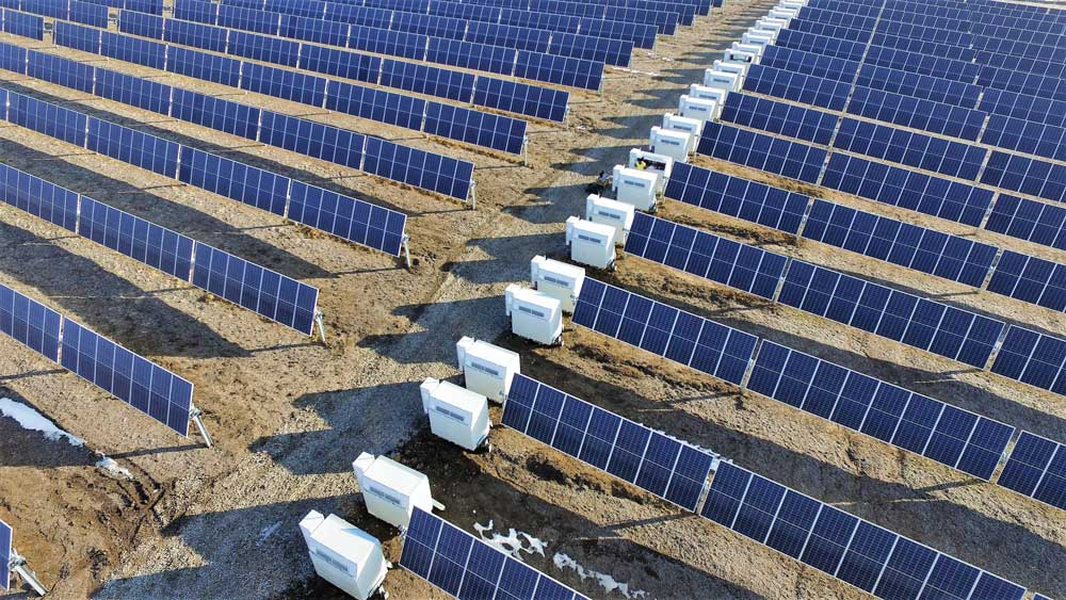 Toàn cảnh trang trại điện mặt trời lưu trữ điện bằng pin lớn nhất thế giới- Ảnh 6.