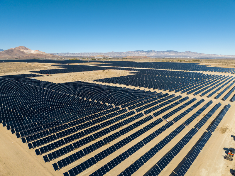 Toàn cảnh trang trại điện mặt trời lưu trữ điện bằng pin lớn nhất thế giới- Ảnh 8.