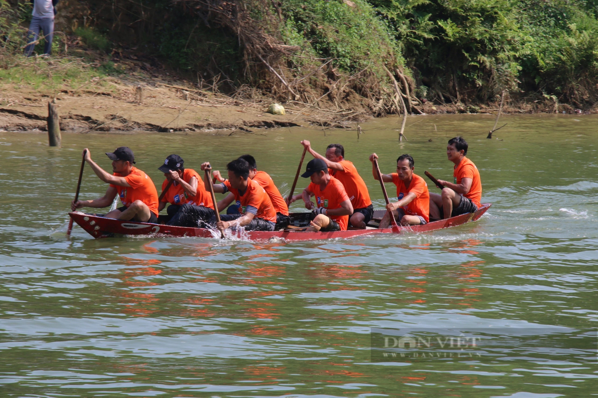 Tranh đua quyết liệt tại lễ hội đua thuyền nơi làng cổ 500 tuổi ở Đà Nẵng- Ảnh 8.
