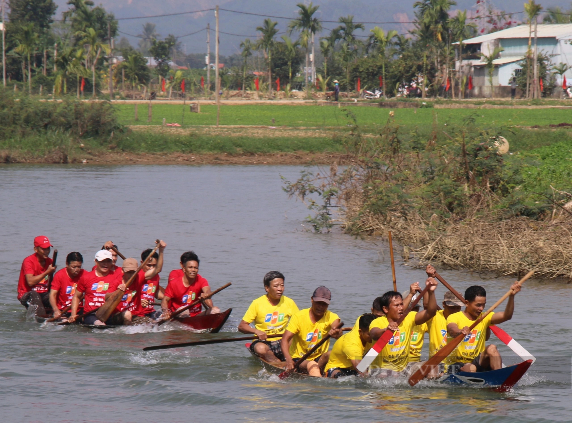 Tranh đua quyết liệt tại lễ hội đua thuyền nơi làng cổ 500 tuổi ở Đà Nẵng- Ảnh 3.