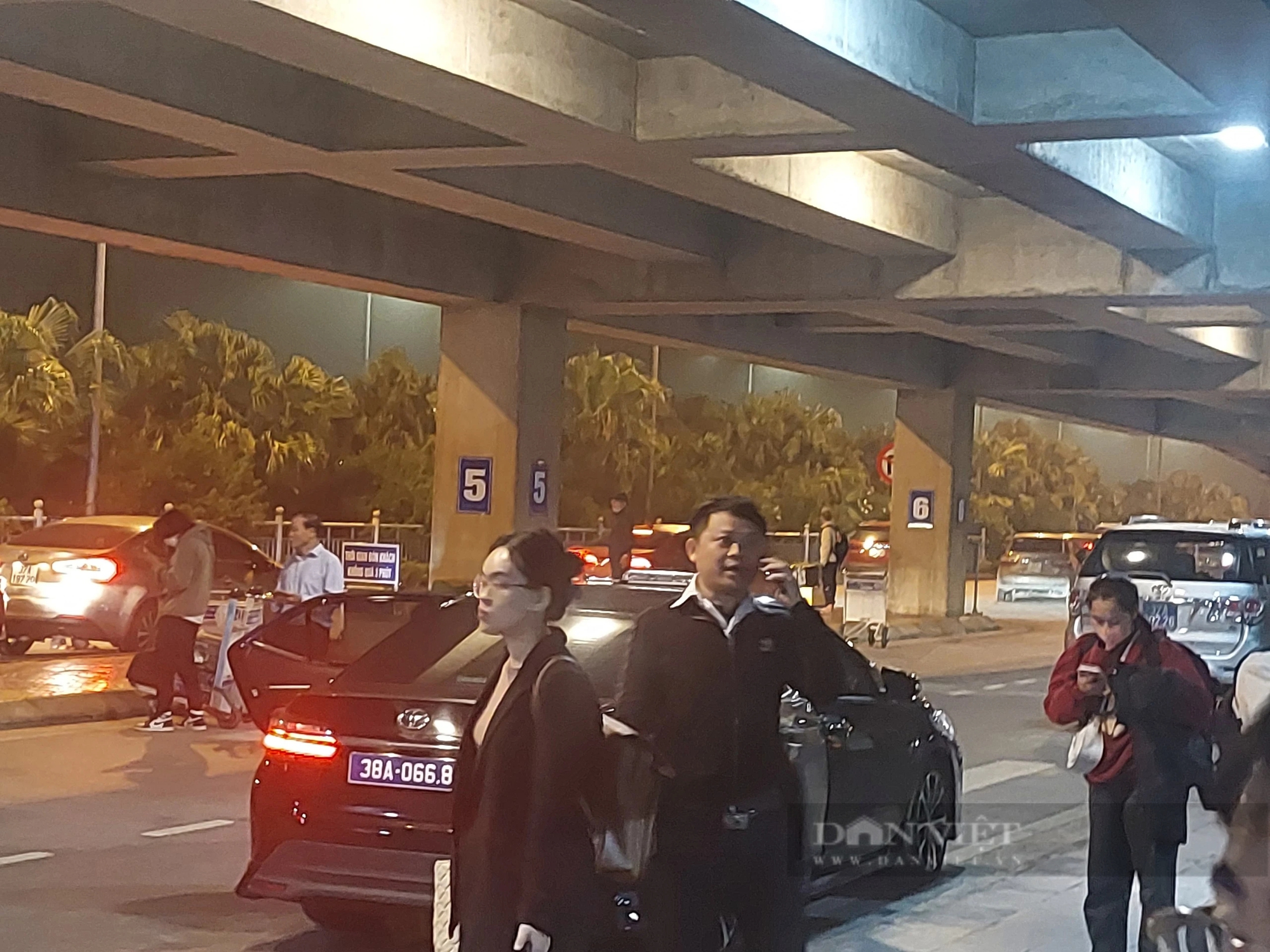 Kiểm điểm Chủ tịch Hội phụ nữ Hà Tĩnh dùng xe công bật đèn ưu tiên, bấm còi hơi khi đón con ở sân bay- Ảnh 2.