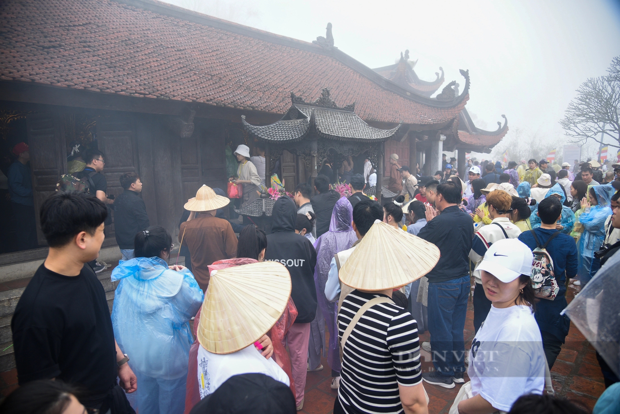 Người phụ nữ 70 tuổi 3 năm liên tiếp vượt gần 2.000 km để chinh phục chùa Đồng, Yên Tử- Ảnh 4.