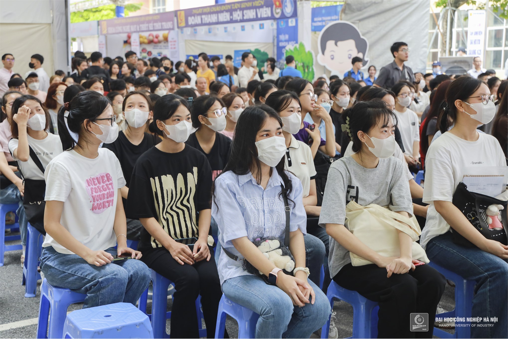 Các trường “hot” ở Hà Nội vẫn ưu ái xét học bạ năm 2024- Ảnh 2.