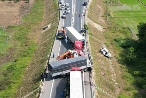 Từ vụ tai nạn giao thông cao tốc Cam Lộ - La Sơn: Những lỗi cơ bản dễ mắc khi lái xe trên cao tốc- Ảnh 1.