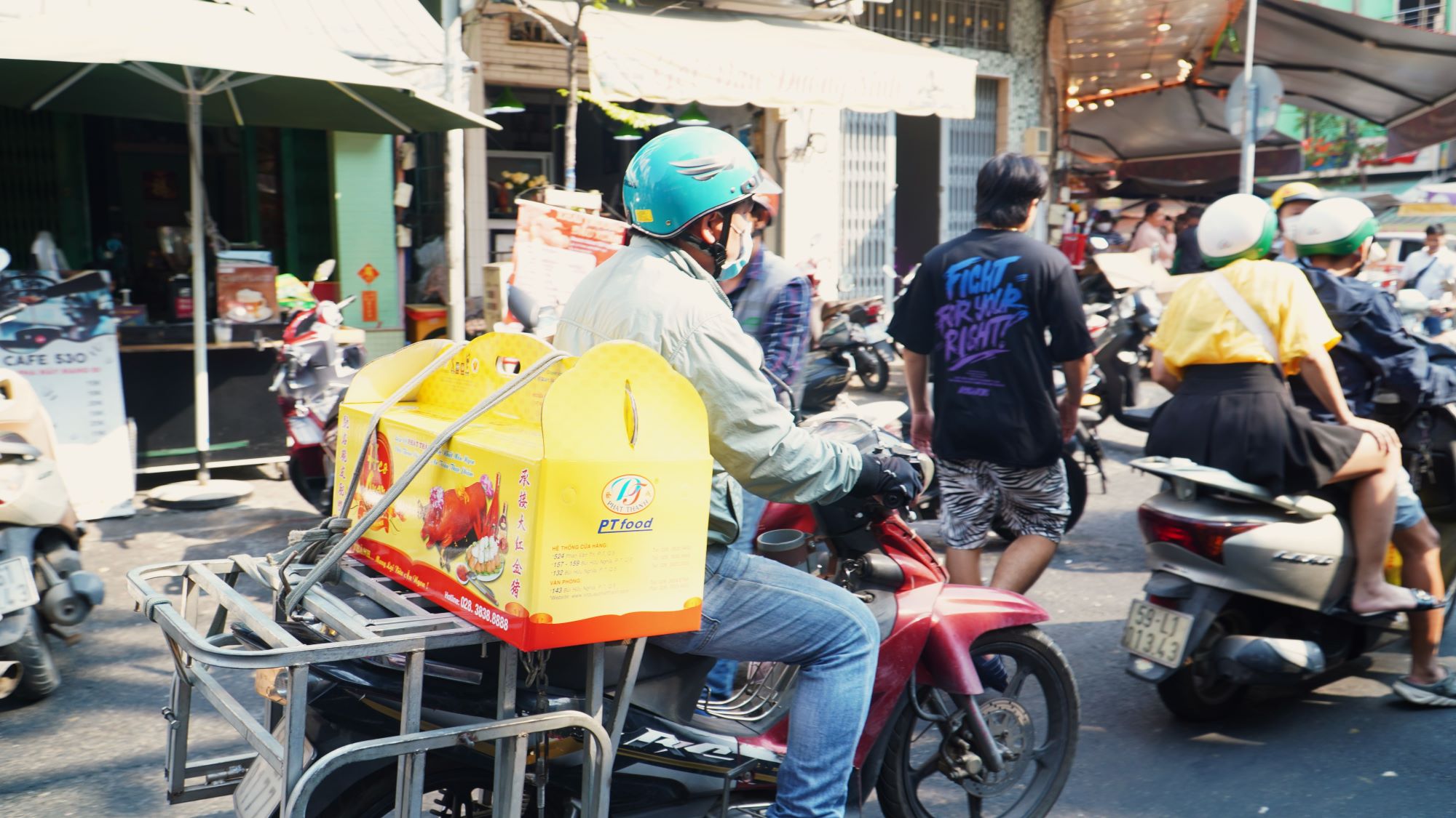 Dân Sài Gòn xếp hàng dài mua vịt quay, heo quay ngày vía Thần Tài- Ảnh 11.