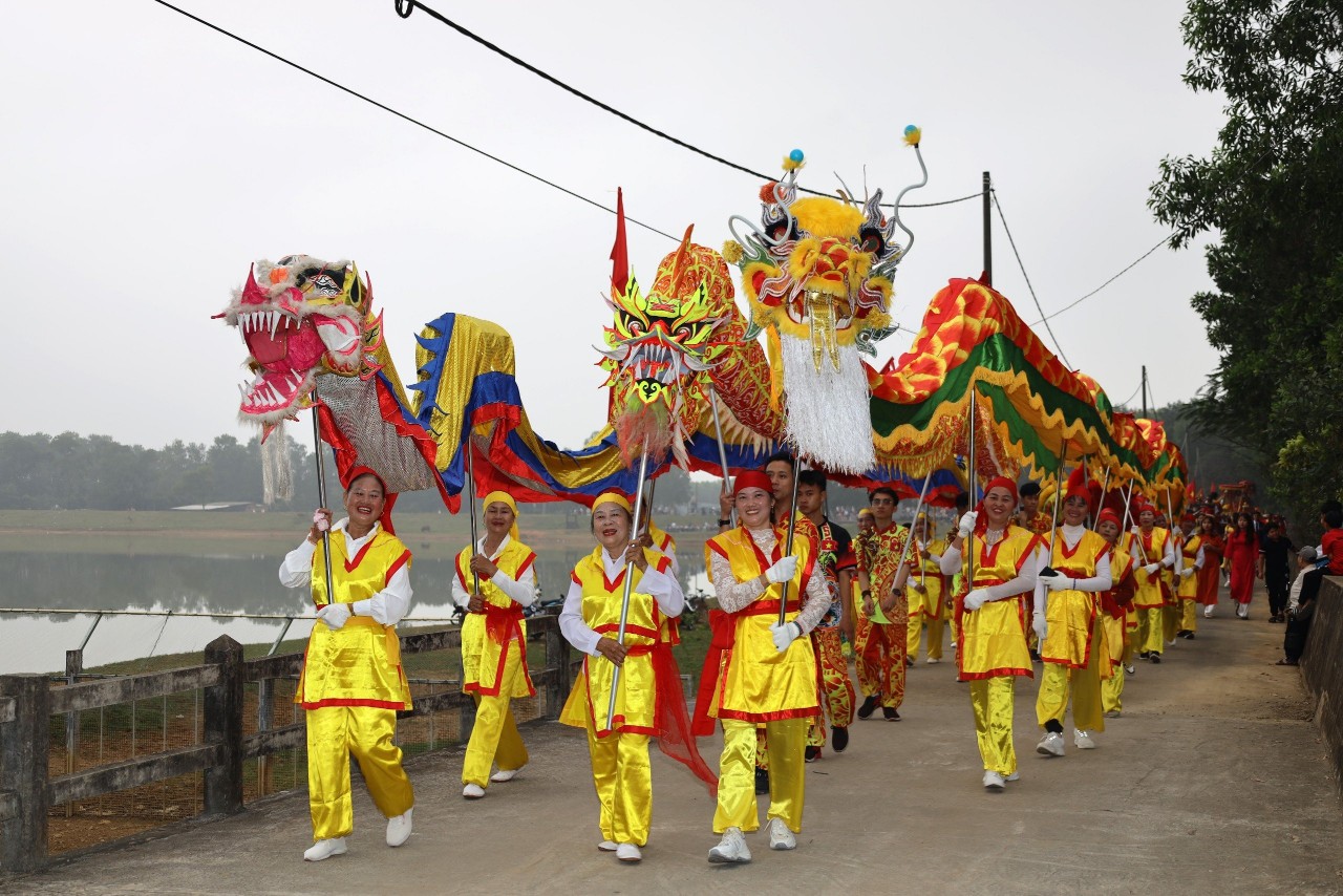 Ninh Bình: Tưng bừng lễ hội truyền thống động Hoa Lư với nhiều hoạt động thể thao thượng võ- Ảnh 1.