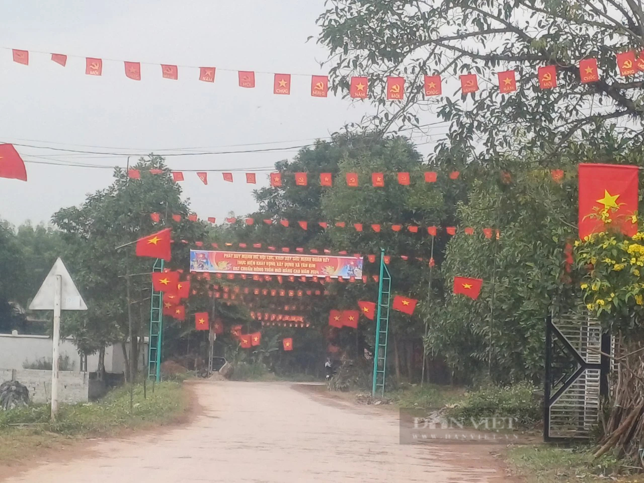 Một xã ở Thái Nguyên đường nông thôn mới sạch, cảnh quan đẹp, dân xốn xang đón Tết Nguyên đán- Ảnh 7.