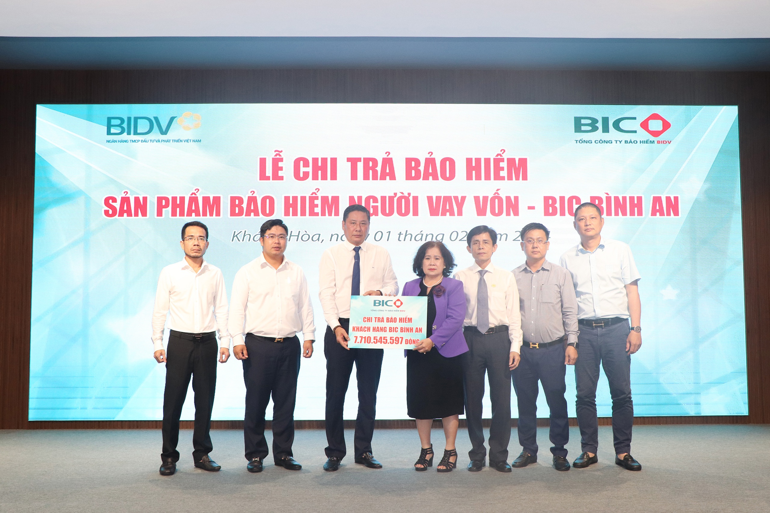 BIC trao hơn 7,7 tỷ đồng quyền lợi bảo hiểm cho khách hàng vay vốn tại BIDV Khánh Hòa- Ảnh 1.