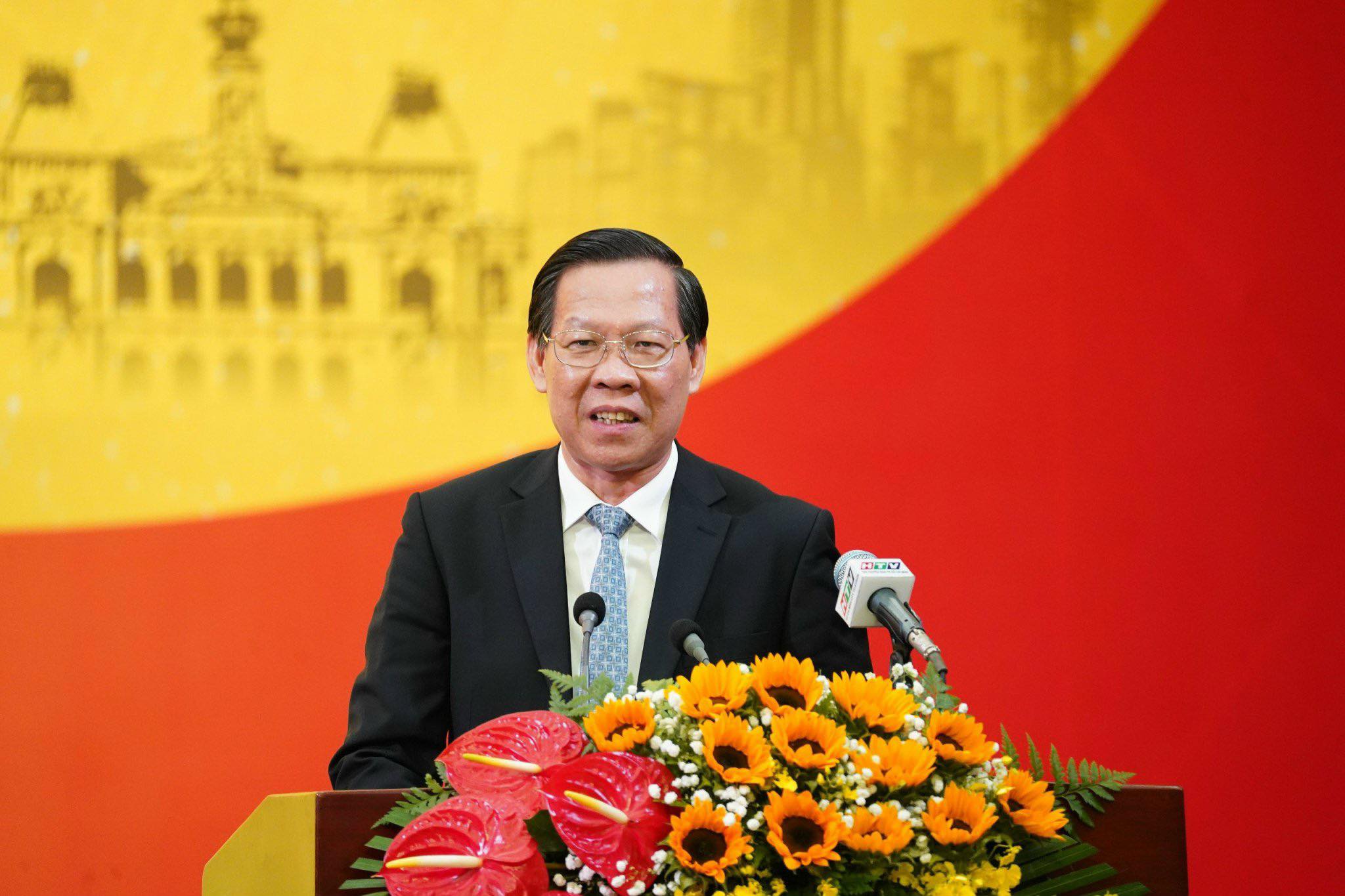 Chủ tịch UBND TP.HCM Phan Văn Mãi kỳ vọng kiều bào tiếp tục đóng góp ý kiến, nguồn lực để phát triển thành phố- Ảnh 3.