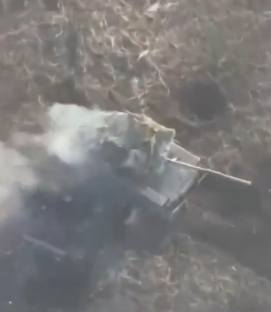 Ukraine hủy diệt 3 xe tăng, 7 thiết giáp Nga trong chớp mắt ở trận chiến Donetsk khiến Moscow bàng hoàng- Ảnh 3.