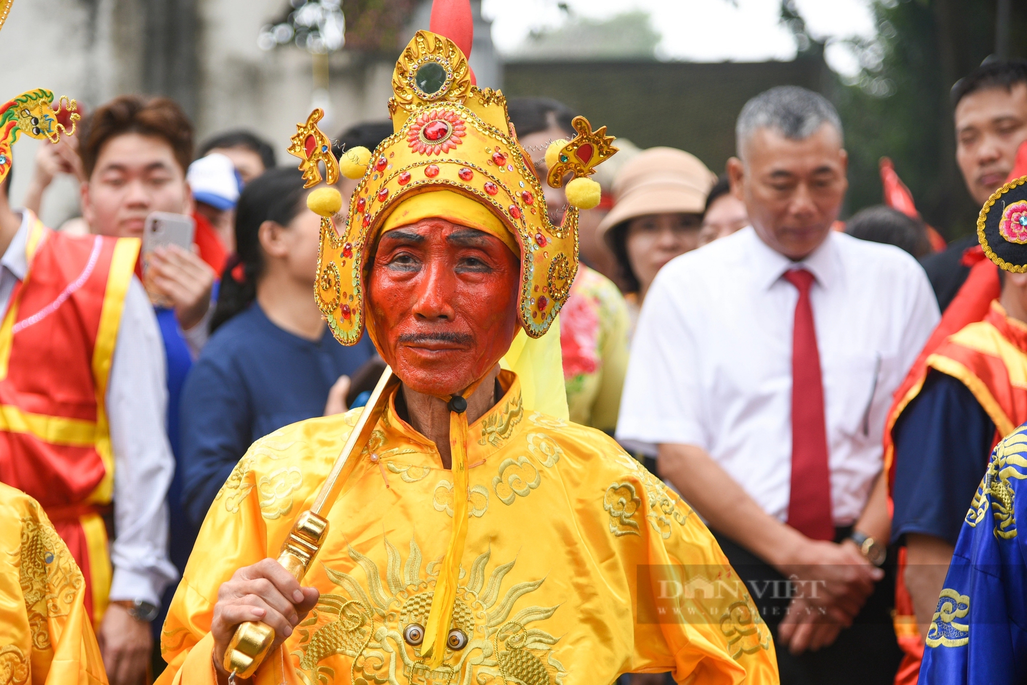 Người dân ngoại thành Hà Nội hứng tiền "vua, chúa" ban tại hội đền Sái - Ảnh 8.