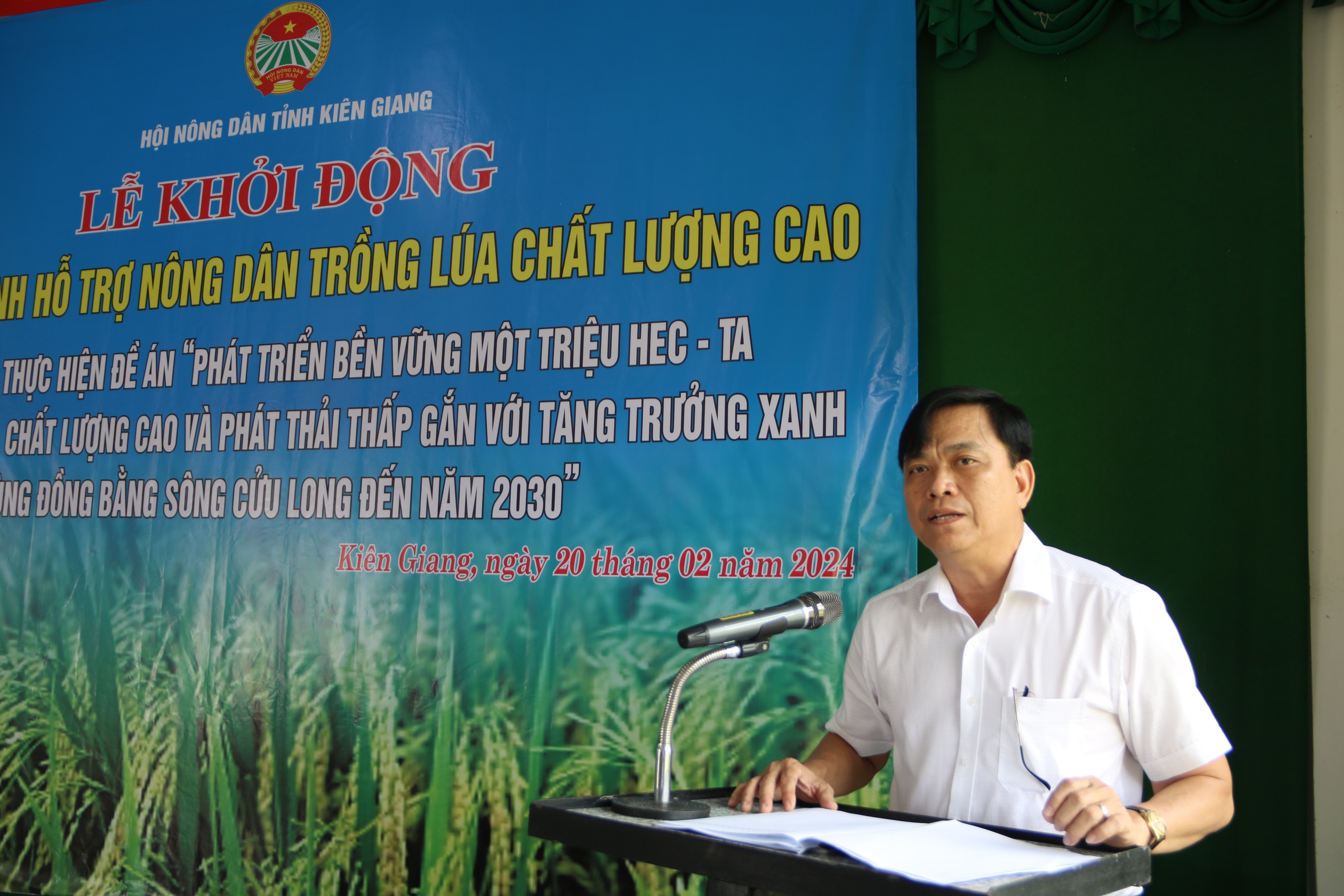 Hội Nông dân Kiên Giang giải ngân 500 triệu đồng cho hội viên tham gia dự án “Trồng lúa chất lượng cao”- Ảnh 2.