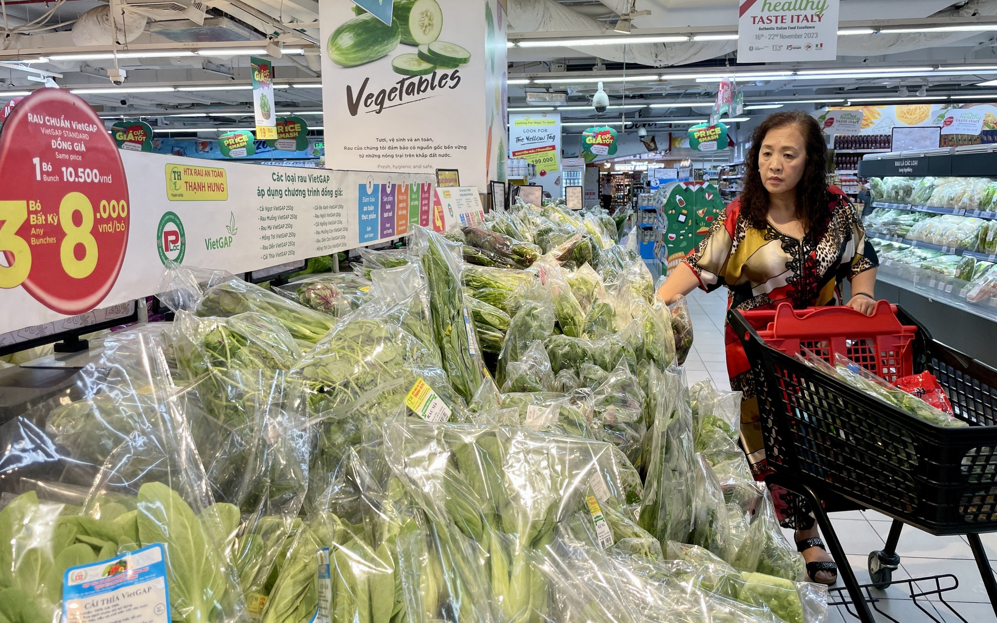 Đi siêu thị sau Tết: Khuyến mãi đậm, mua trước 10h được giảm giá sâu