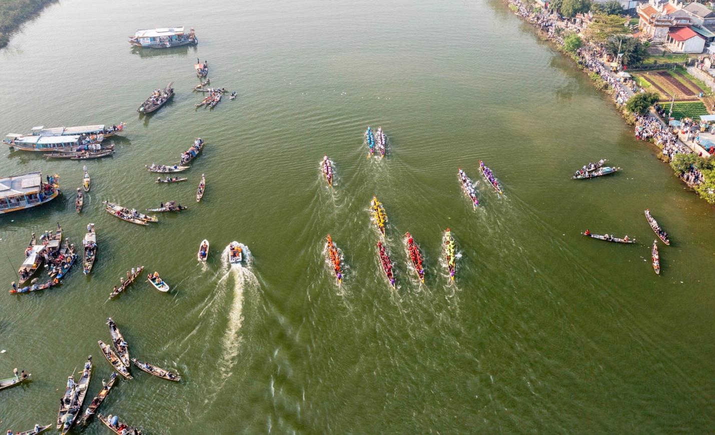 TP Huế: Rộn ràng giải đua ghe truyền thống trên sông Hương- Ảnh 2.