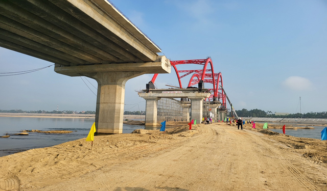 Quảng Ngãi: Bắt nhịp đầu năm Tết cổ truyền 2024 ở công trường cầu, đường nghìn tỷ - Ảnh 3.