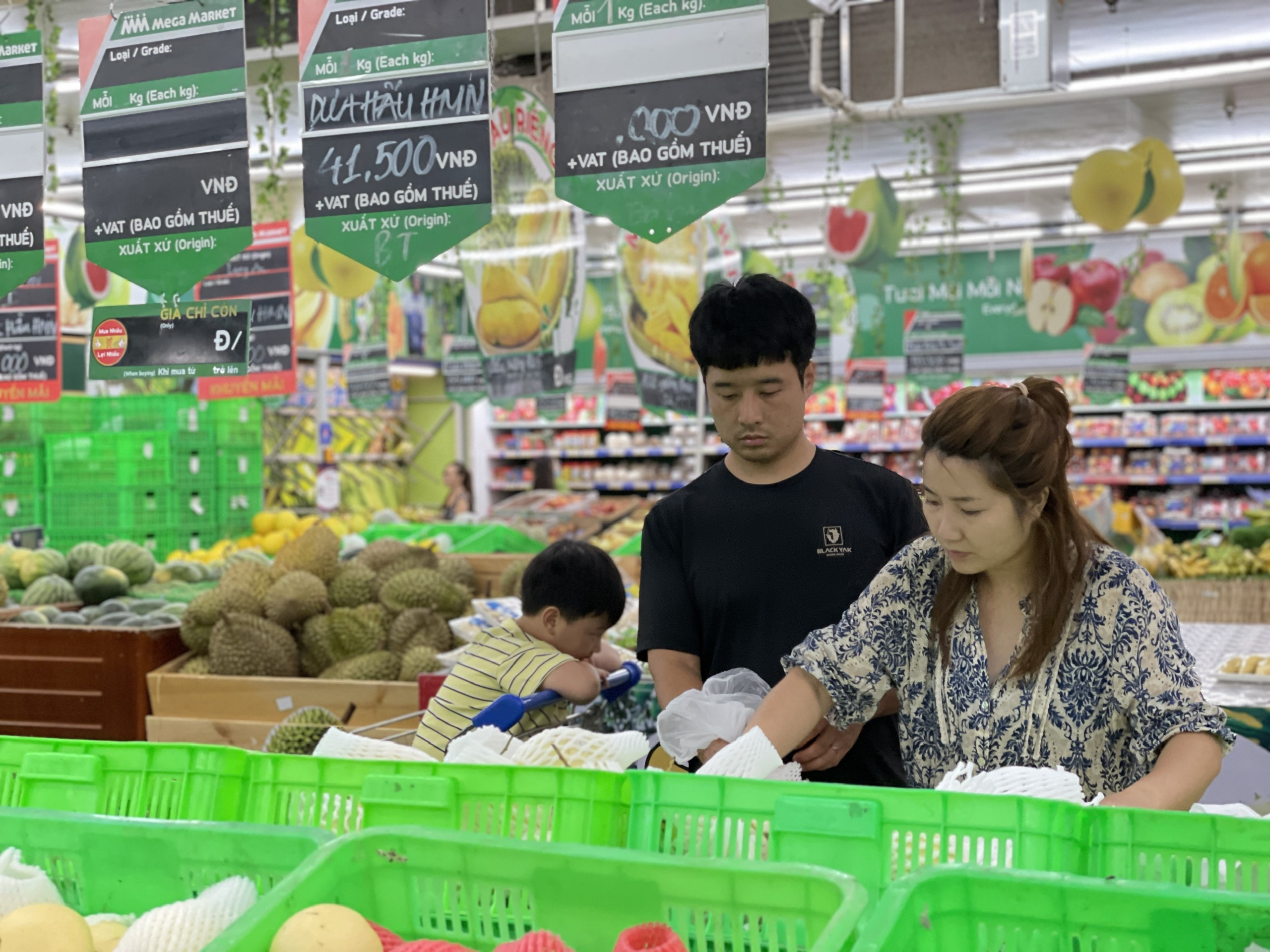Đi siêu thị sau Tết: Khuyến mãi đậm, mua trước 10h được giảm giá sâu- Ảnh 1.