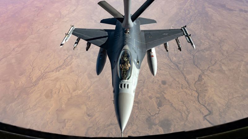 Ukraine sắp có những phi công F-16 đầu tiên để thách thức sức mạnh trên không của Nga- Ảnh 1.