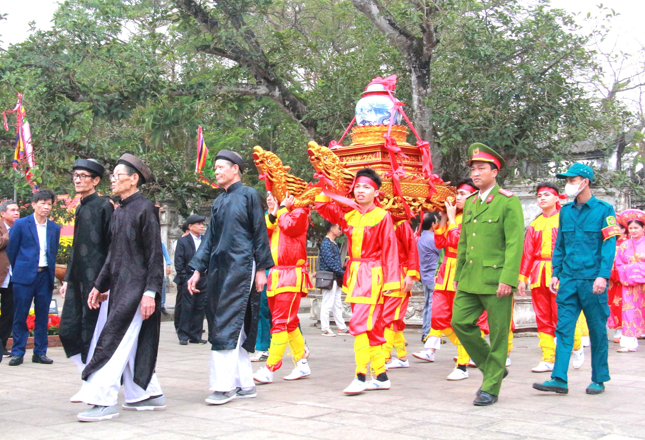 Ở Nam Định, lễ "rước nước, tế cá" tưởng nhớ, tri ân tổ tiên vương triều Trần- Ảnh 2.