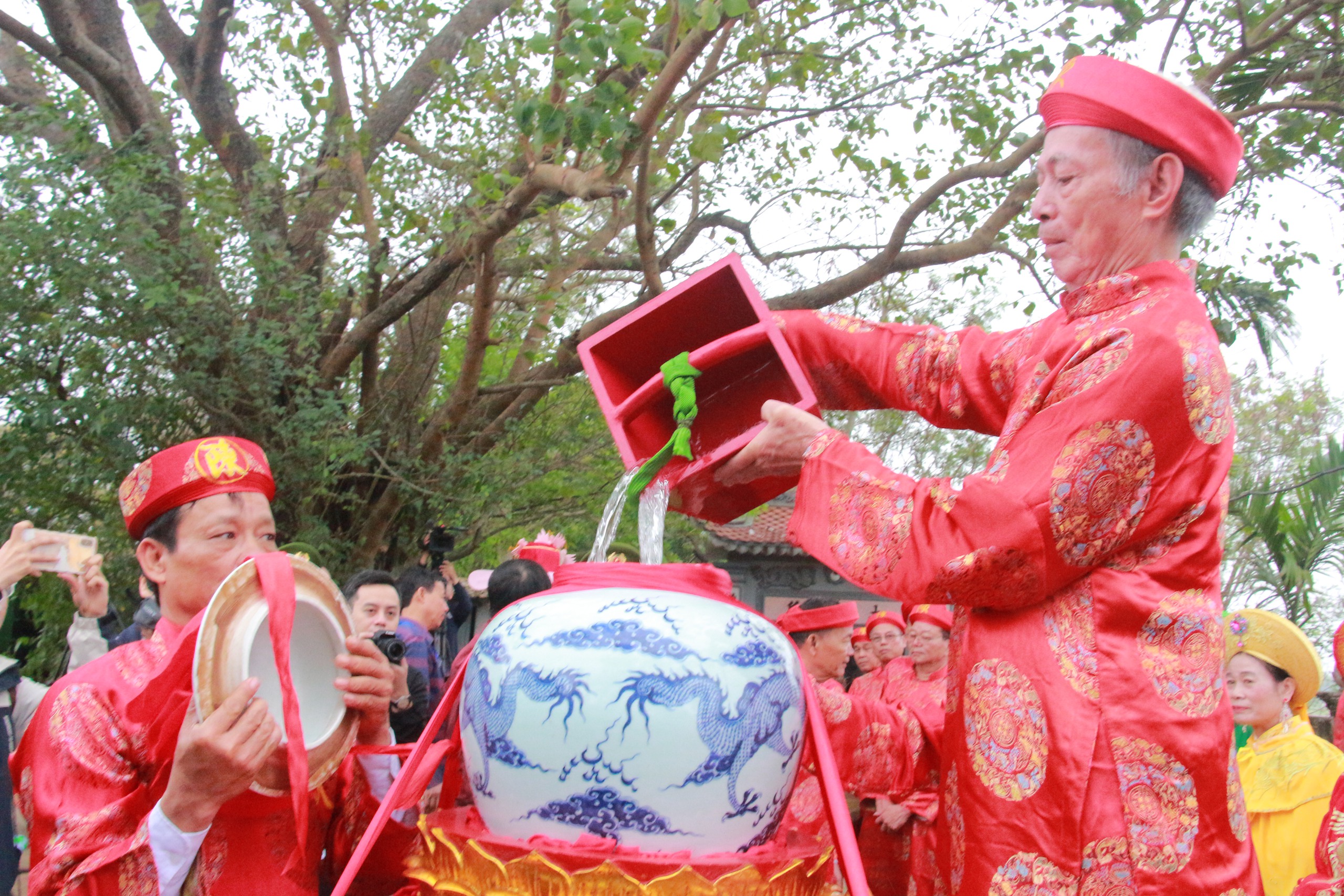 Ở Nam Định, lễ "rước nước, tế cá" tưởng nhớ, tri ân tổ tiên vương triều Trần- Ảnh 4.