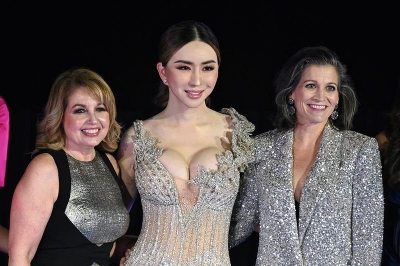 Cựu Chủ tịch Miss Universe được ủng hộ khi kiện nữ tỷ phú chuyển giới- Ảnh 1.