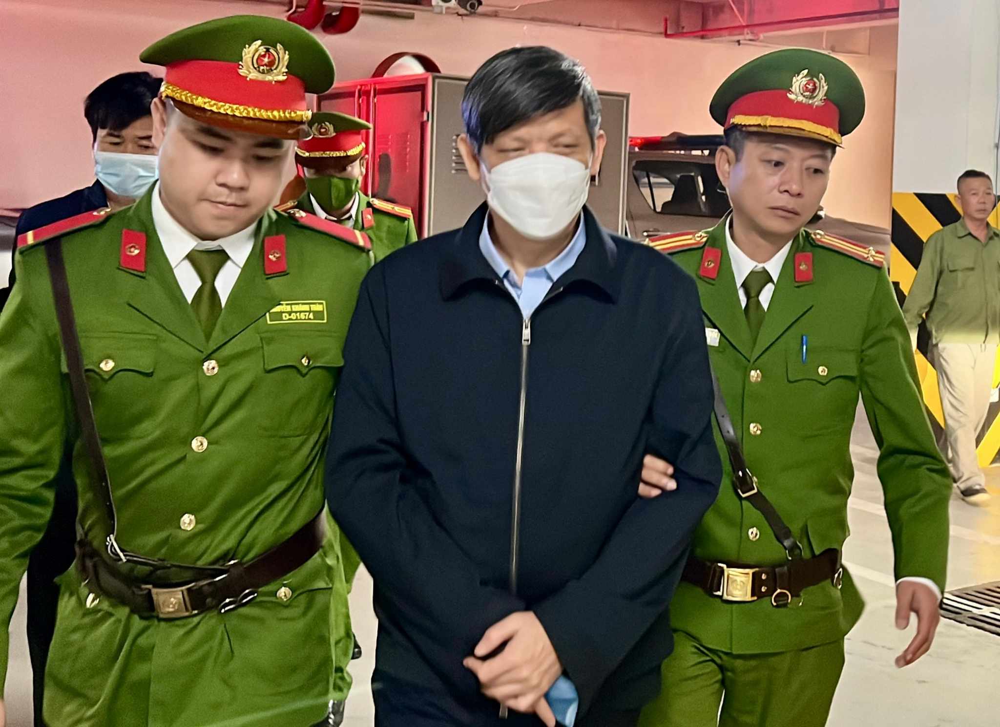 TIN NÓNG 24 GIỜ QUA: Cựu Bộ trưởng Nguyễn Thanh Long kháng cáo; ngủ lại nhà bạn nhậu, bị gia chủ đâm chết- Ảnh 1.