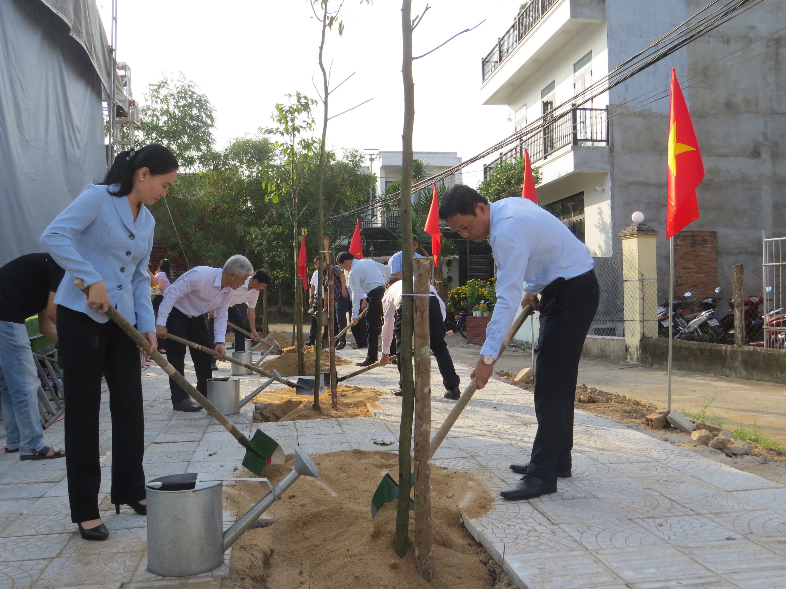 Hội viên nông dân tỉnh Phú Yên tích cực thực hiện đề án trồng 15 triệu cây xanh- Ảnh 3.