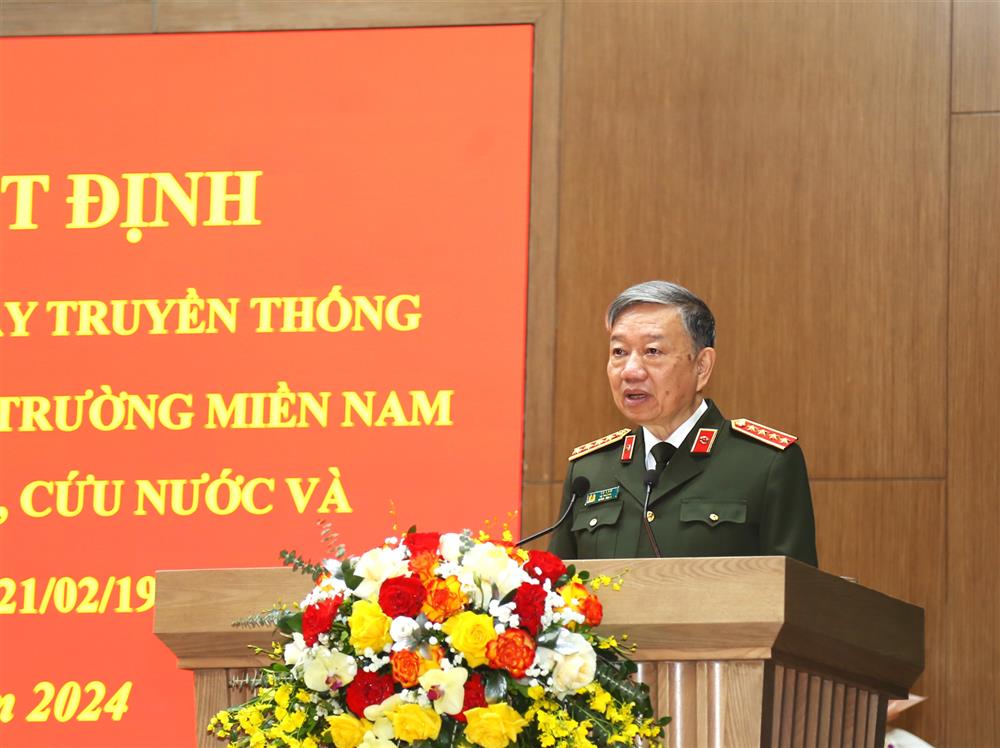 Bộ trưởng Bộ Công an trao Quyết định công nhận Ngày truyền thống lực lượng Công an chi viện chiến trường miền Nam - Ảnh 3.