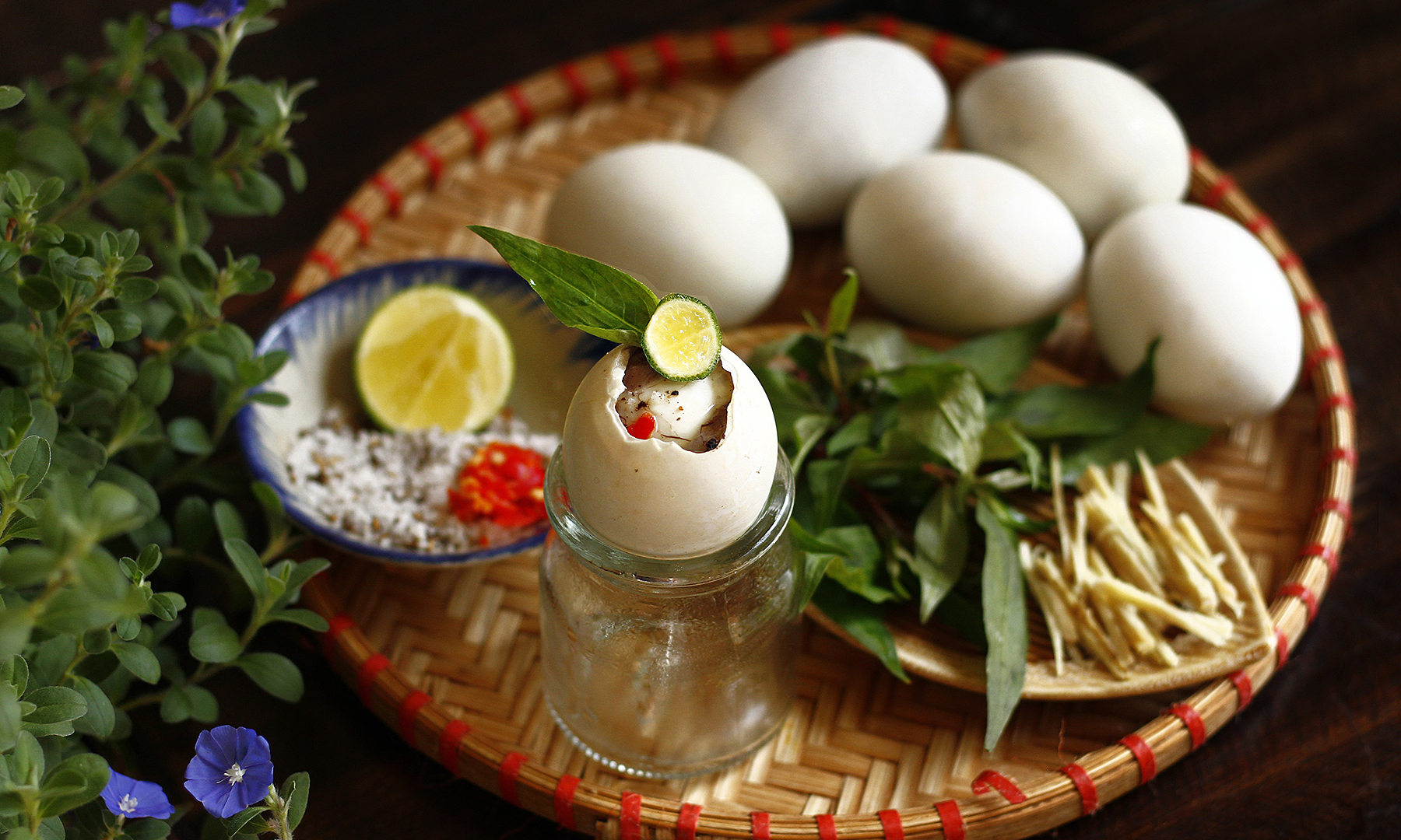 Trứng vịt lộn - đặc sản "vạn người mê" ở Việt Nam bất ngờ đứng thứ 8 trong "Top 100 món tệ nhất thế giới"- Ảnh 2.