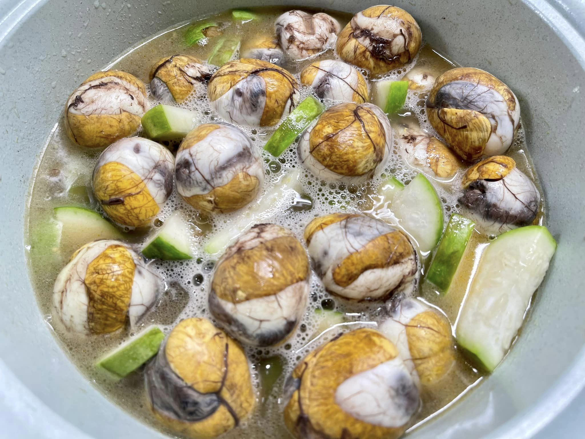 Trứng vịt lộn - đặc sản "vạn người mê" ở Việt Nam bất ngờ đứng thứ 8 trong "Top 100 món tệ nhất thế giới"- Ảnh 3.