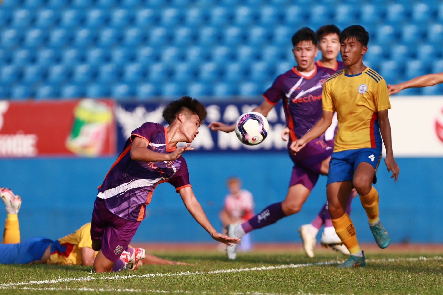 U19 B.Bình Dương và U19 PVF khởi đầu chật vật ở giải U19 quốc gia- Ảnh 1.