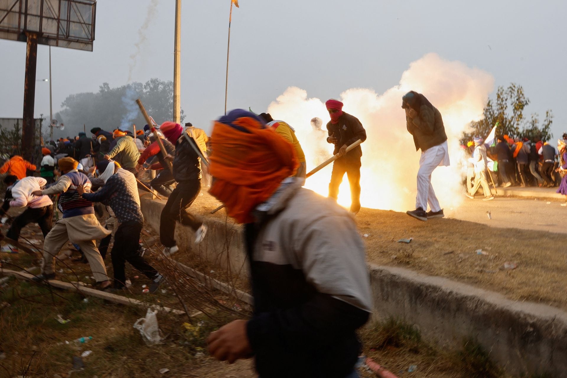 Nông dân Ấn Độ biểu tình, dùng diều để hạ máy bay không người lái của cảnh sát- Ảnh 10.