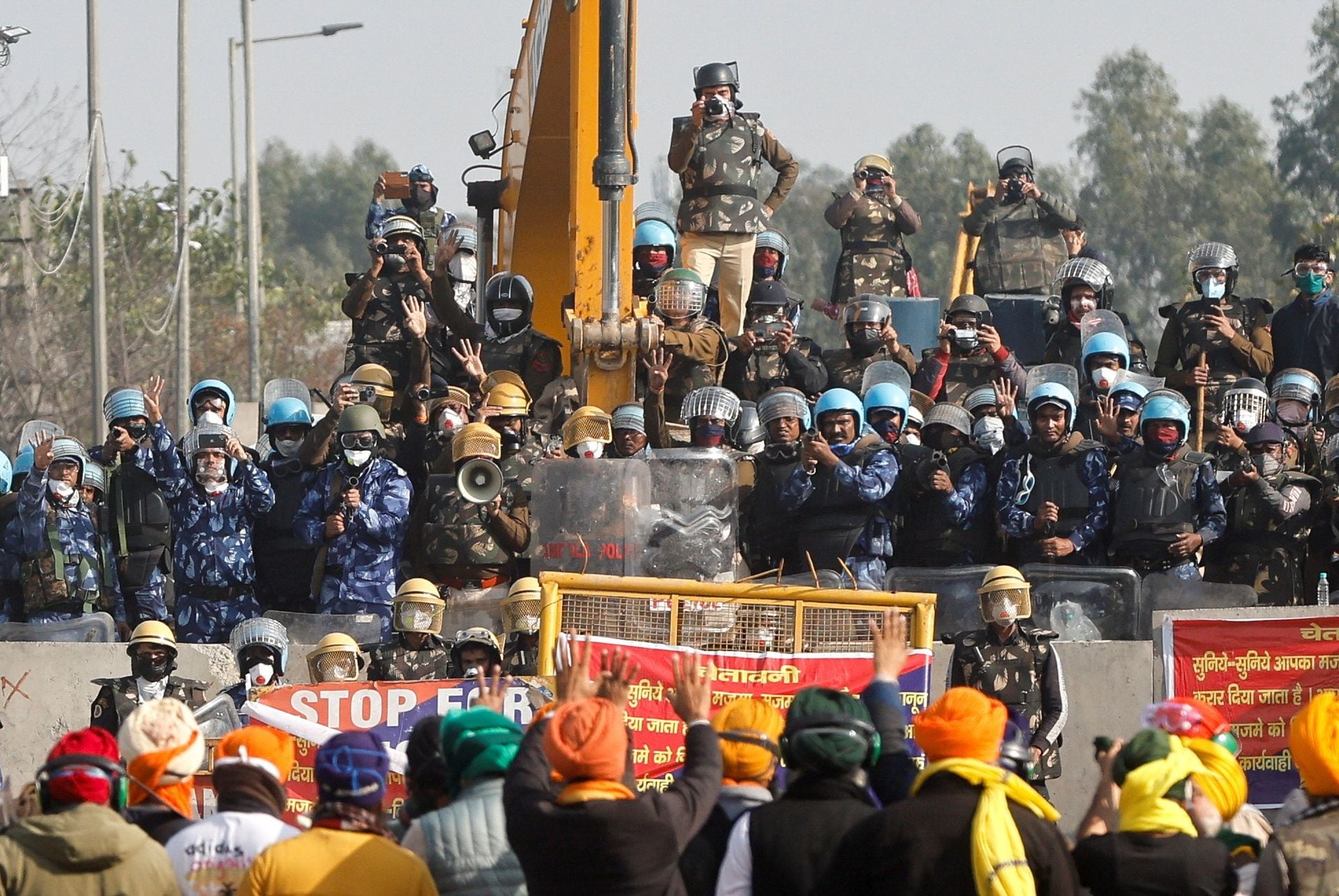 Nông dân Ấn Độ biểu tình, dùng diều để hạ máy bay không người lái của cảnh sát- Ảnh 2.