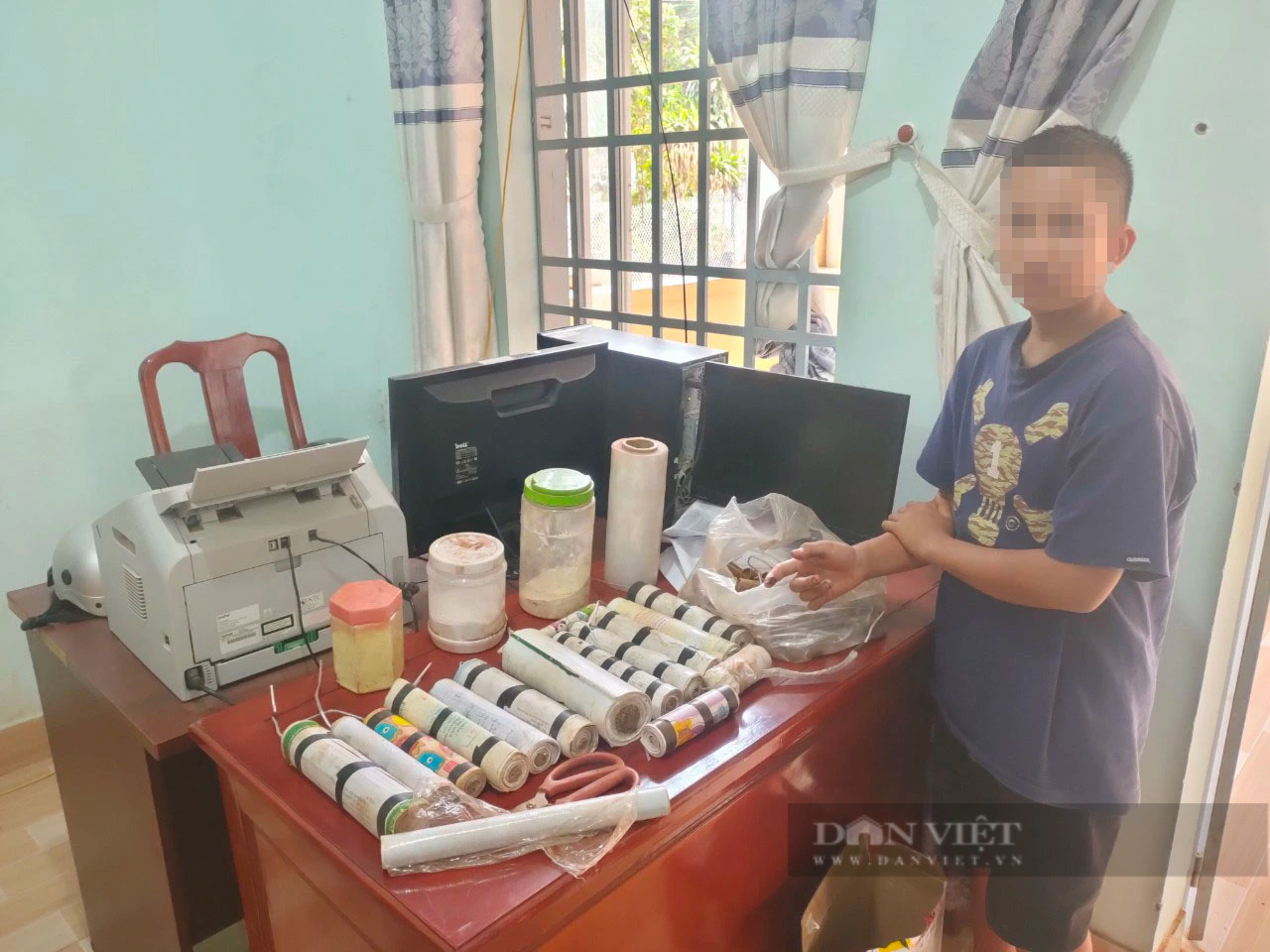Bình Phước: Tự chế tạo pháo nổ dịp Tết Nguyên đán, cậu bé 14 tuổi bị phạt cảnh cáo- Ảnh 1.