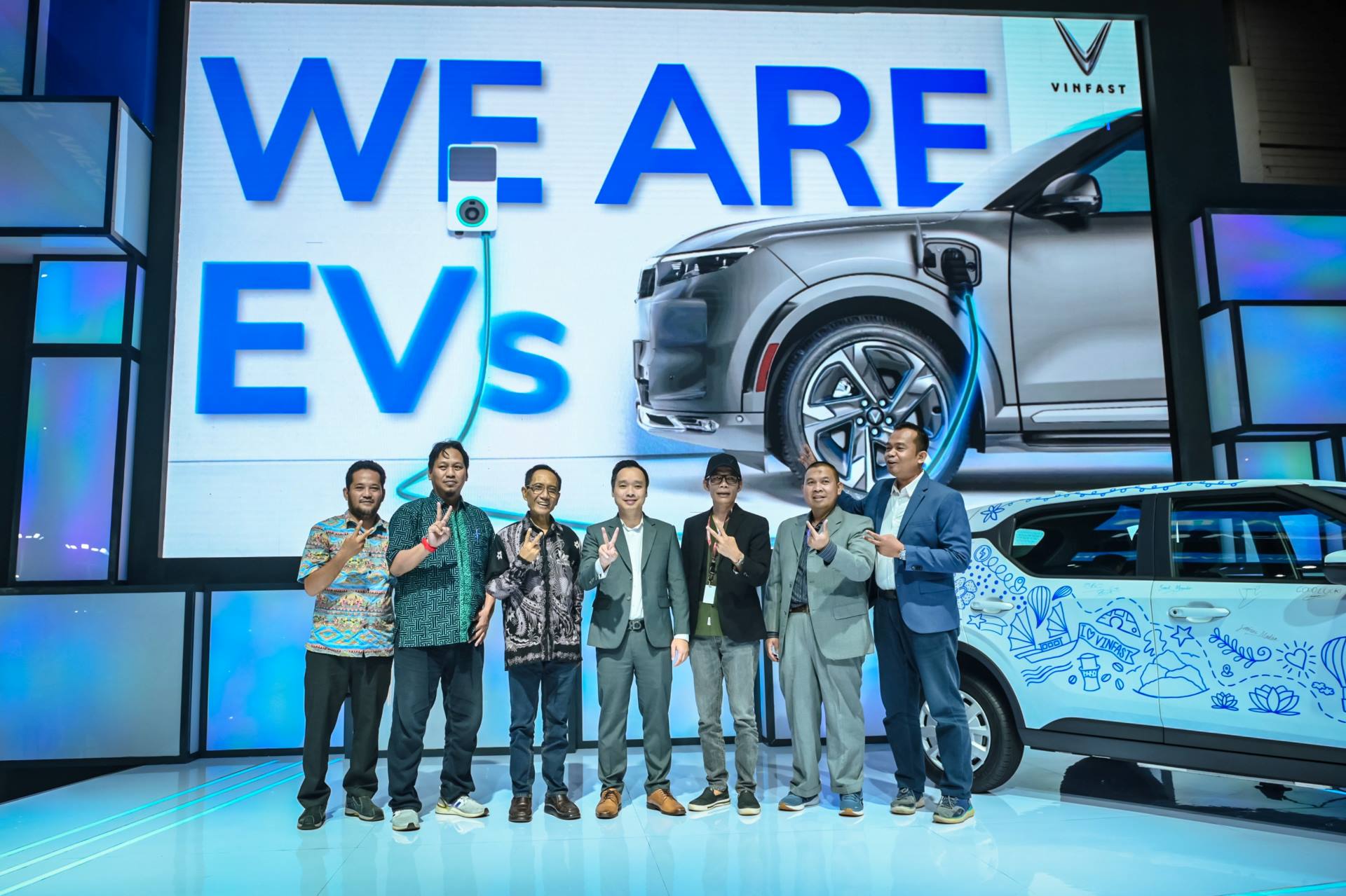 VinFast ký thoả thuận cung cấp 600 xe điện cho 03 doanh nghiệp Indonesia