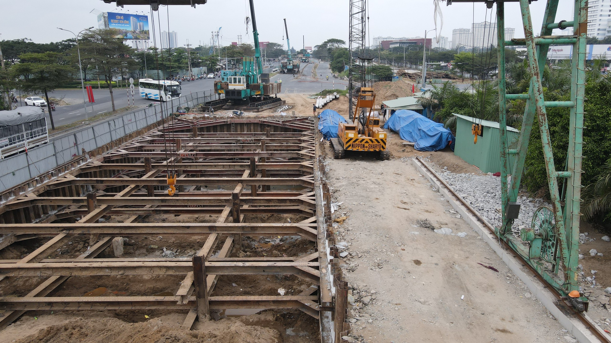 Đóng nút giao Nguyễn Văn Linh-Nguyễn Hữu Thọ, người dân chật vật khi lưu thông giữa trời nắng gắt- Ảnh 10.