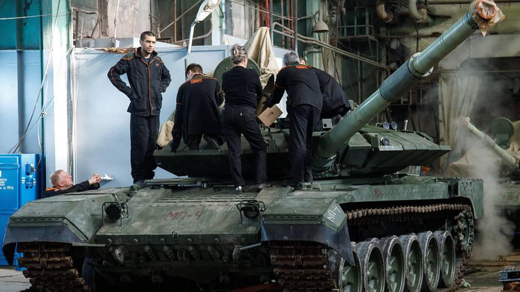 Nga bắt đầu sử dụng hàng loạt "xe tăng đồ cổ" làm mũi nhọn tấn công trên chiến trường- Ảnh 17.