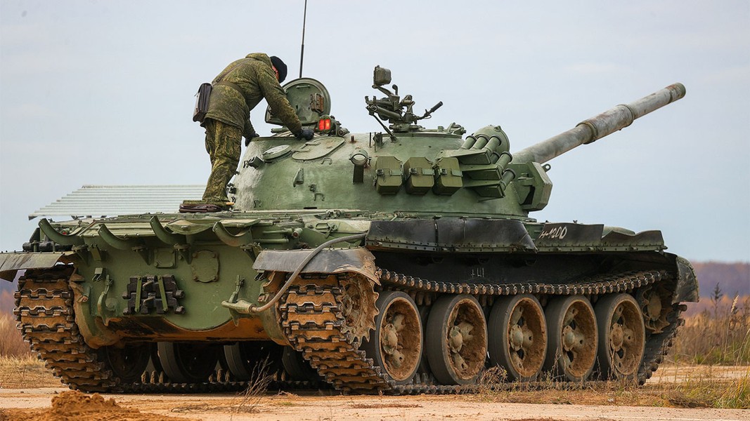 Nga bắt đầu sử dụng hàng loạt "xe tăng đồ cổ" làm mũi nhọn tấn công trên chiến trường- Ảnh 4.