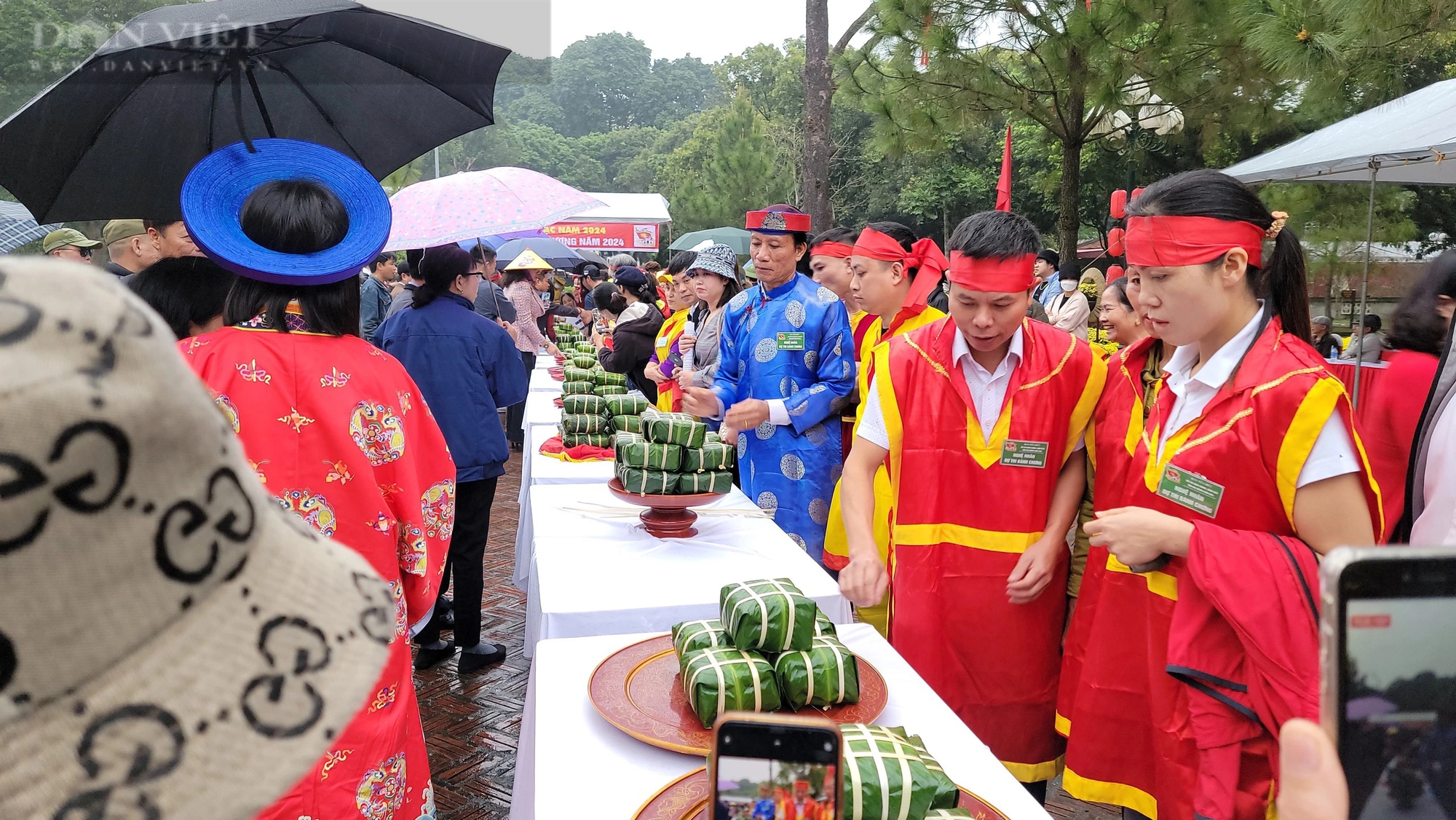 Sôi nổi thi gói bánh chưng, giã bánh giầy ở Lễ hội mùa xuân Côn Sơn – Kiếp Bạc 2024- Ảnh 16.
