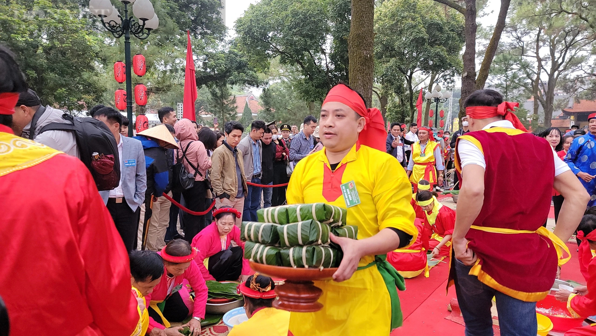 Sôi nổi thi gói bánh chưng, giã bánh giầy ở Lễ hội mùa xuân Côn Sơn – Kiếp Bạc 2024- Ảnh 13.