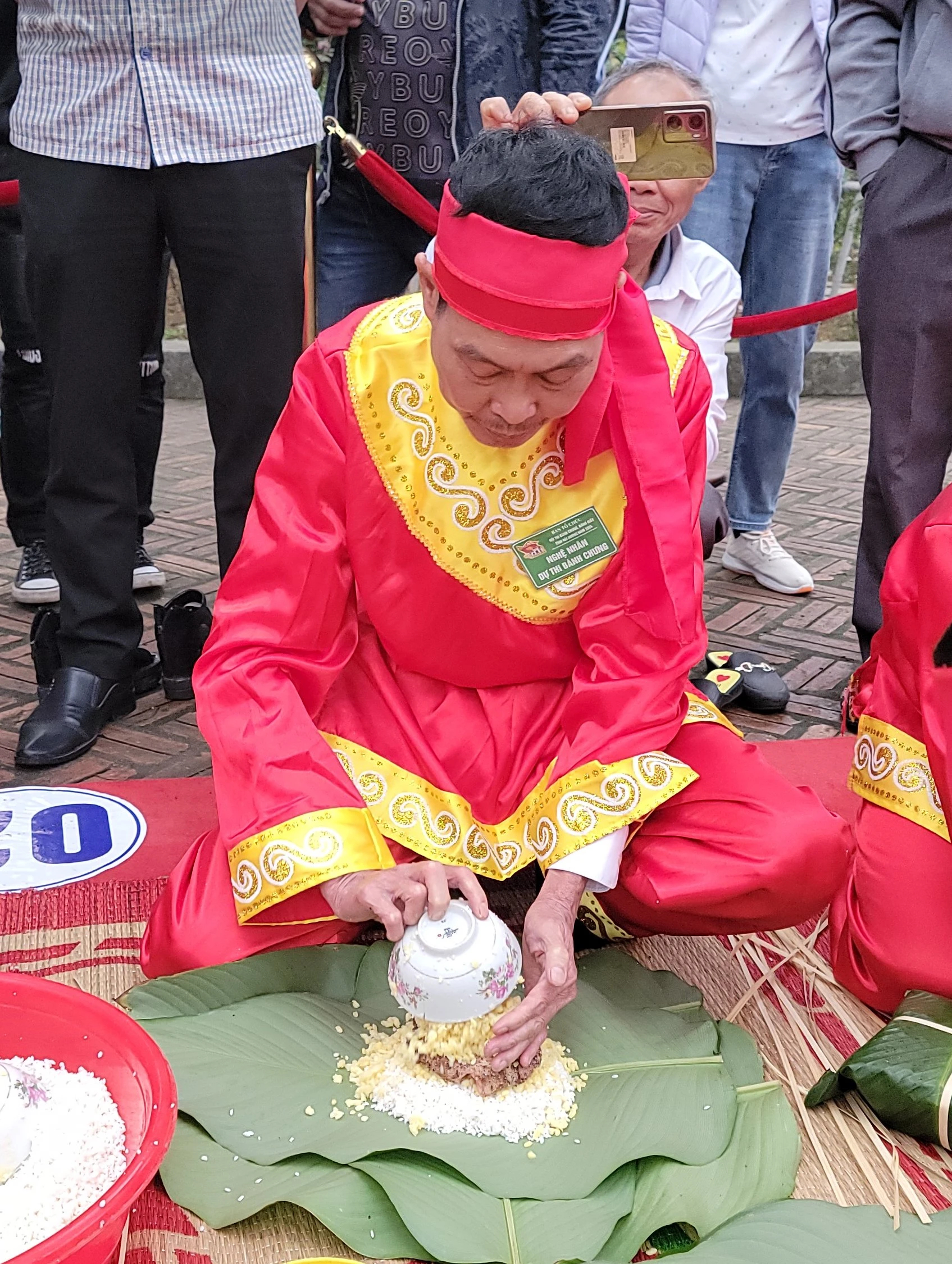 Sôi nổi thi gói bánh chưng, giã bánh giầy ở Lễ hội mùa xuân Côn Sơn – Kiếp Bạc 2024- Ảnh 13.