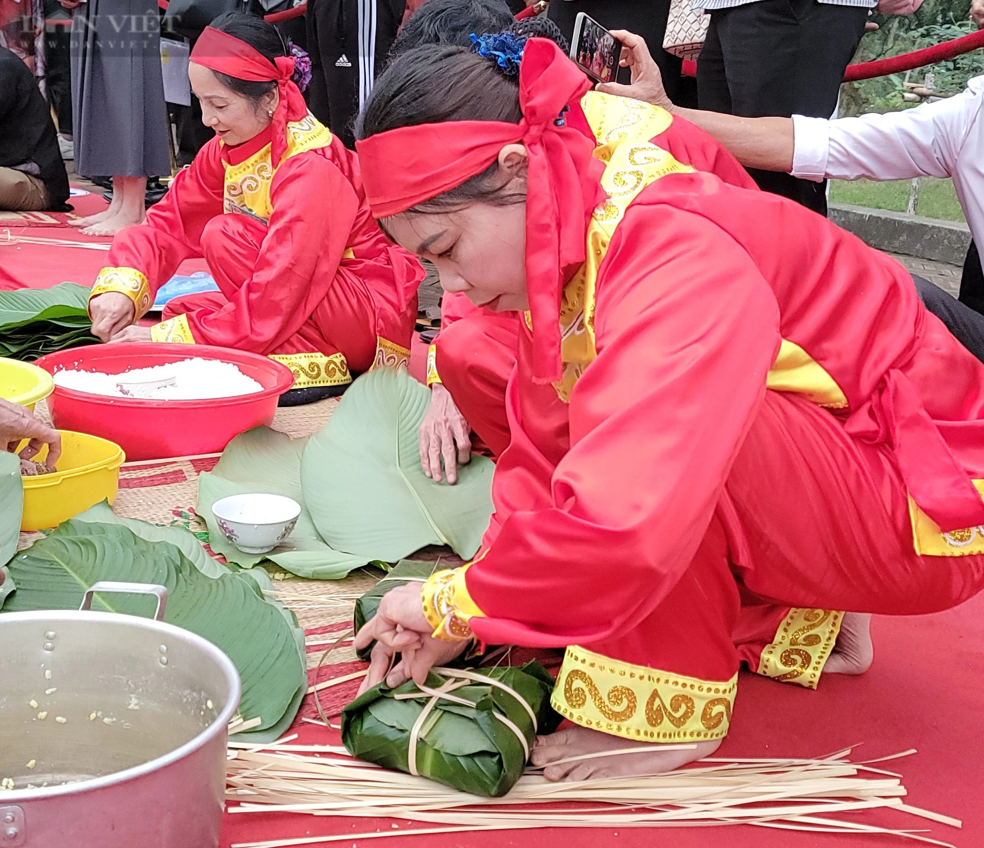 Sôi nổi thi gói bánh chưng, giã bánh giầy ở Lễ hội mùa xuân Côn Sơn – Kiếp Bạc 2024- Ảnh 12.