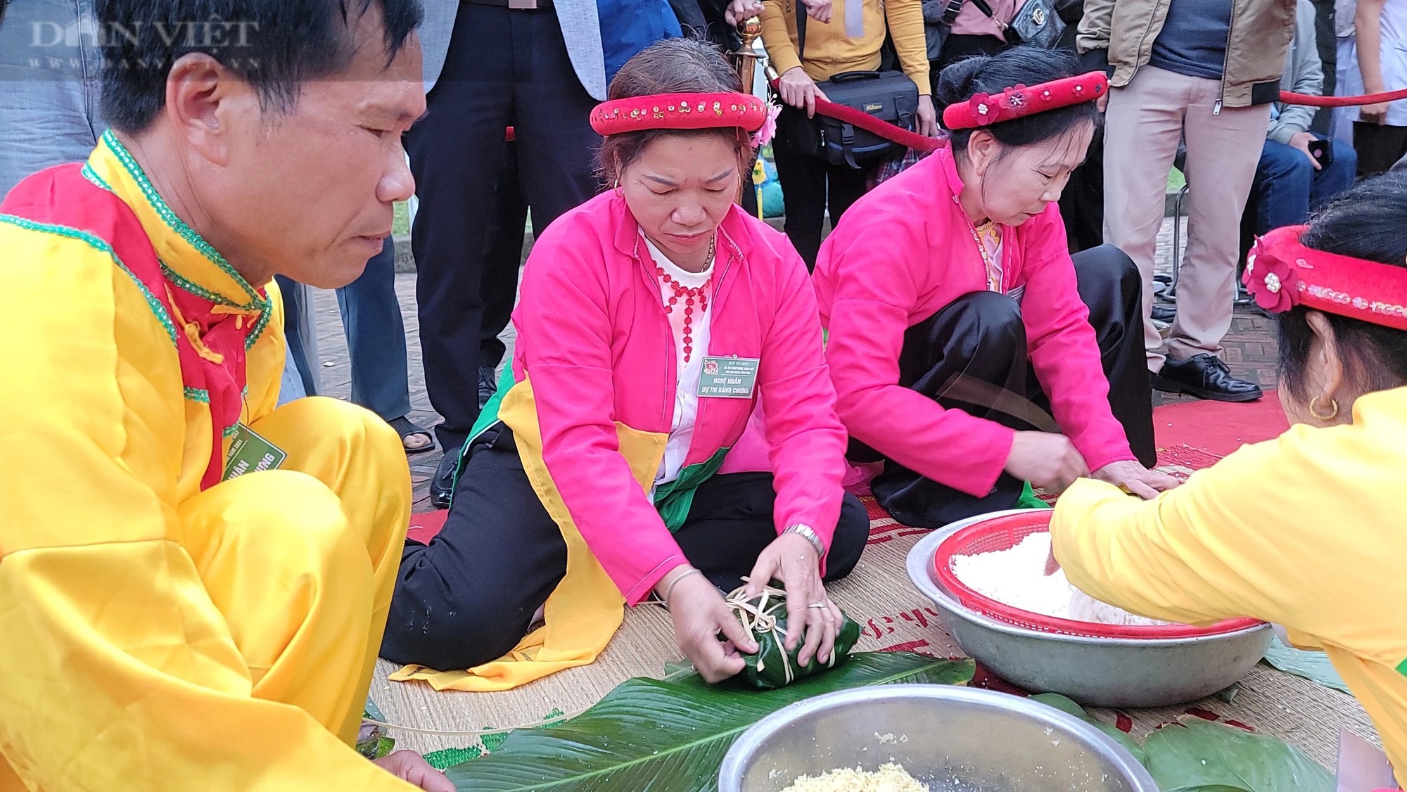 Sôi nổi thi gói bánh chưng, giã bánh giầy ở Lễ hội mùa xuân Côn Sơn – Kiếp Bạc 2024- Ảnh 8.