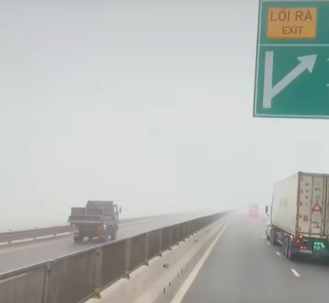 Nghệ An: Truy tìm tài xế điều khiển xe tải lao tốc độ cao ngược chiều cao tốc- Ảnh 1.