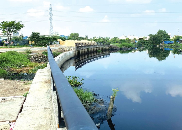 Dự án trọng điểm kênh Tham Lương - Bến Cát - rạch Nước Lên vẫn vướng mặt bằng- Ảnh 1.