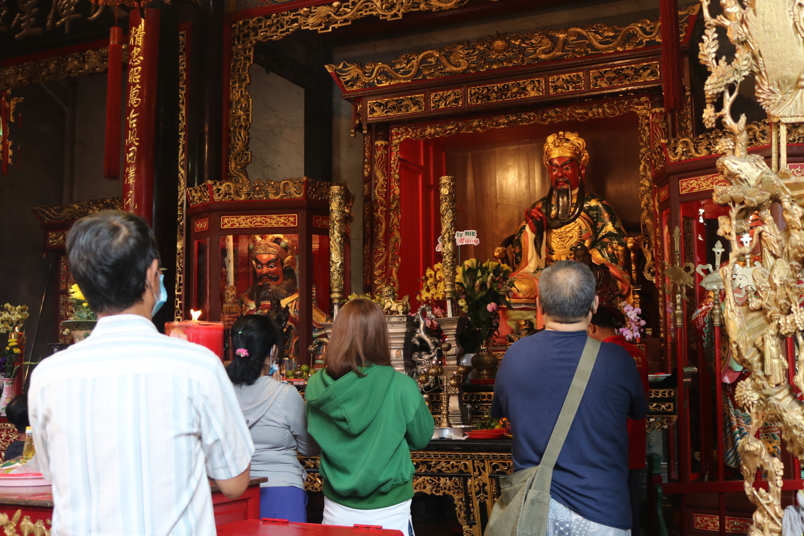 Người Sài Gòn tấp nập đi “vay lộc” ở chùa trăm tuổi
- Ảnh 3.
