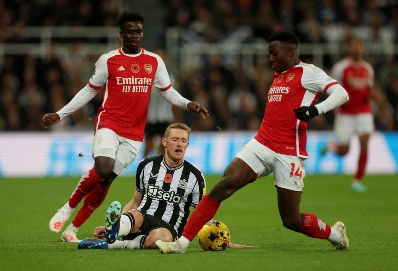 Arsenal vs Newcastle (3h ngày 25/2): Pháo thủ tìm lại niềm vui- Ảnh 1.