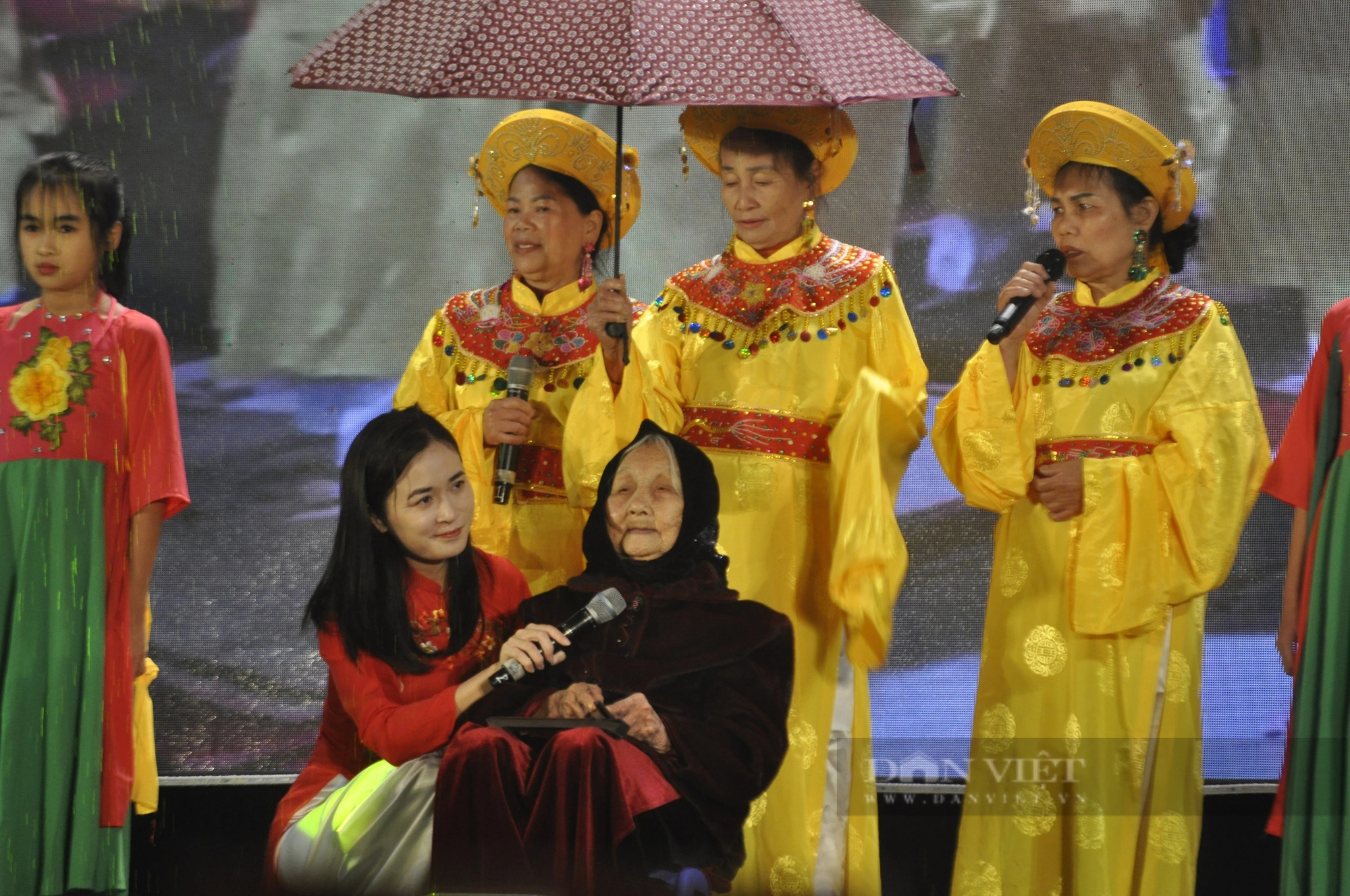 Nét độc đáo của lễ hội ở Quảng Ninh vừa được công nhận Di sản văn hóa phi vật thể cấp quốc gia - Ảnh 3.
