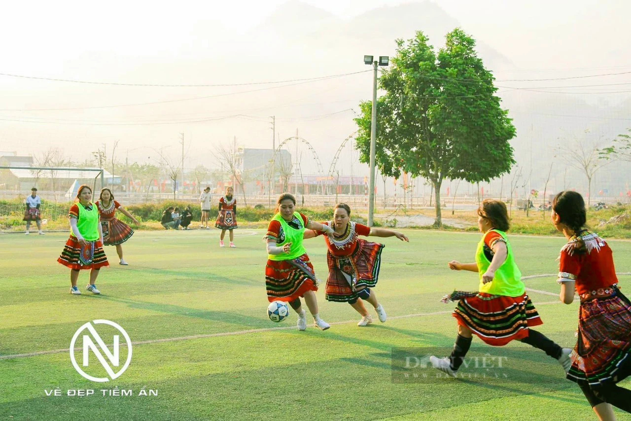 Về Lai Châu chiêm ngưỡng giải bóng đá nữ "độc nhất vô nhị" ở chảo lửa Nậm Nhùn- Ảnh 1.