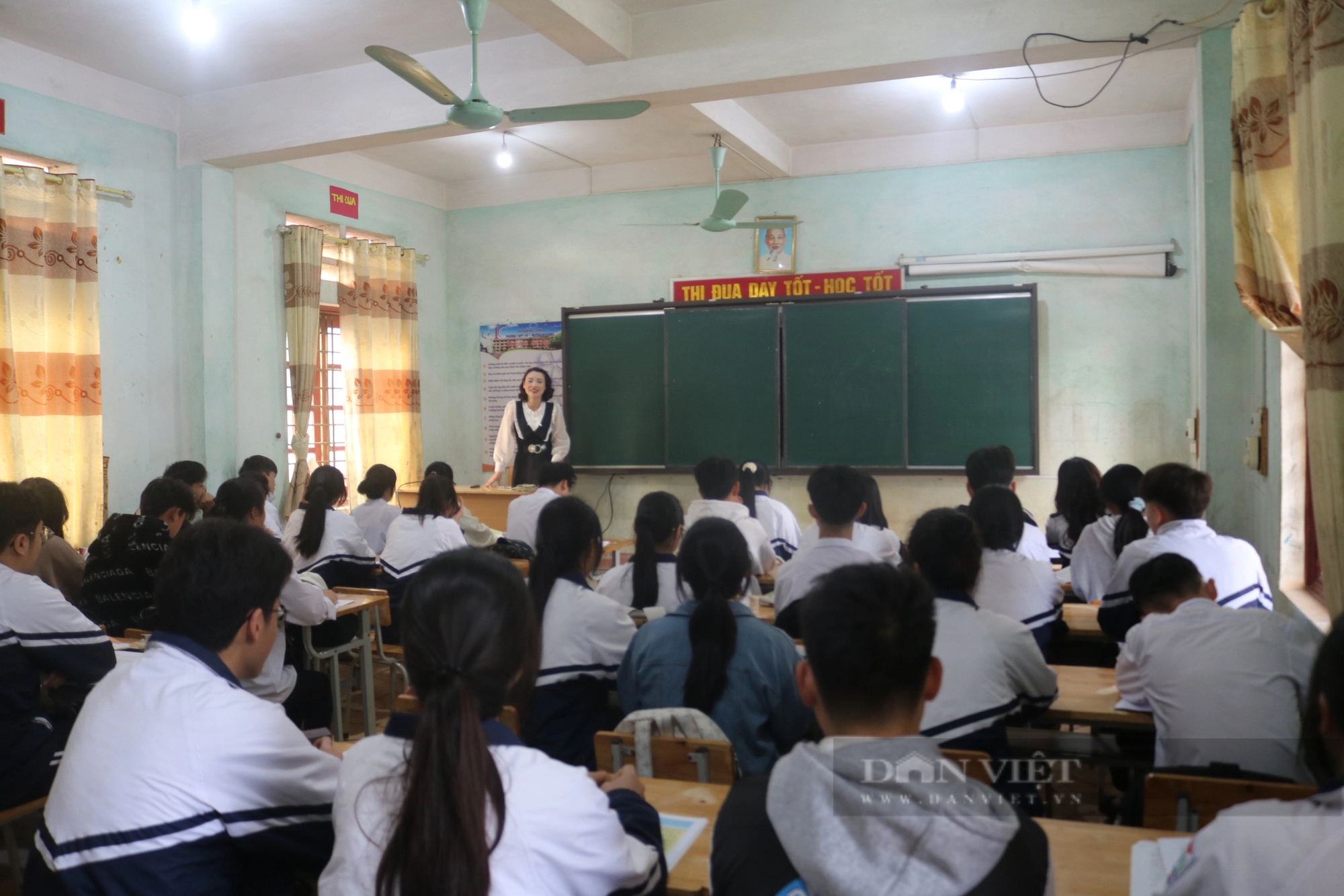 Cô học trò nghèo người Mông vượt khó học giỏi ở Lào Cai- Ảnh 3.
