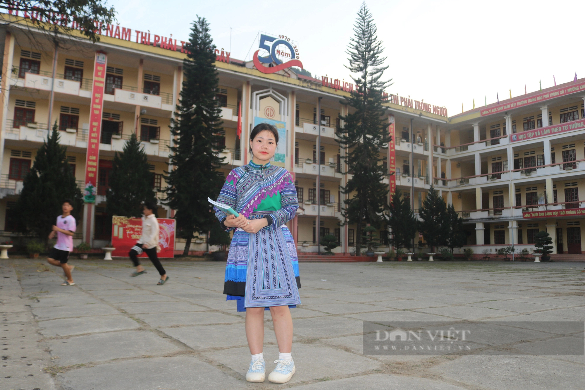 Cô học trò nghèo người Mông vượt khó học giỏi ở Lào Cai- Ảnh 4.
